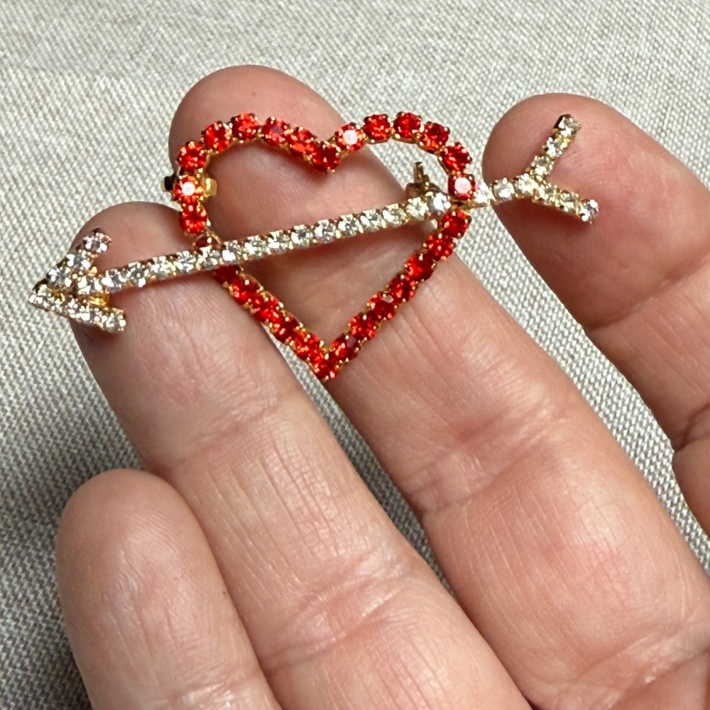 Arrow Through The Heart Rhinestone Pin - Picture 4 of 6
